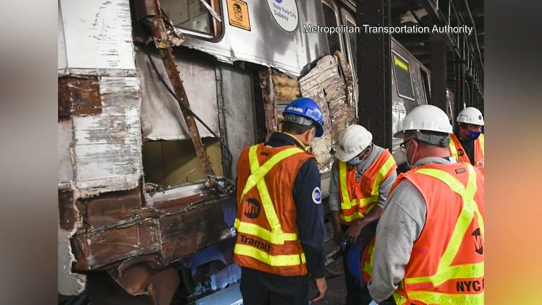 New Yorkissa metro suistui raiteilta ilkivallan takia – koditon mies heitteli metallirojua raiteille