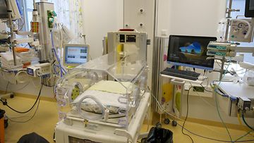 LK 12.10.2021 Vauvojen teho-osasto. Kainuun keskussairaalan perhe- ja synnytysosastoa sekä vastasyntyneiden teho-osastoa esiteltiin medialle 16. syyskuuta 2021.