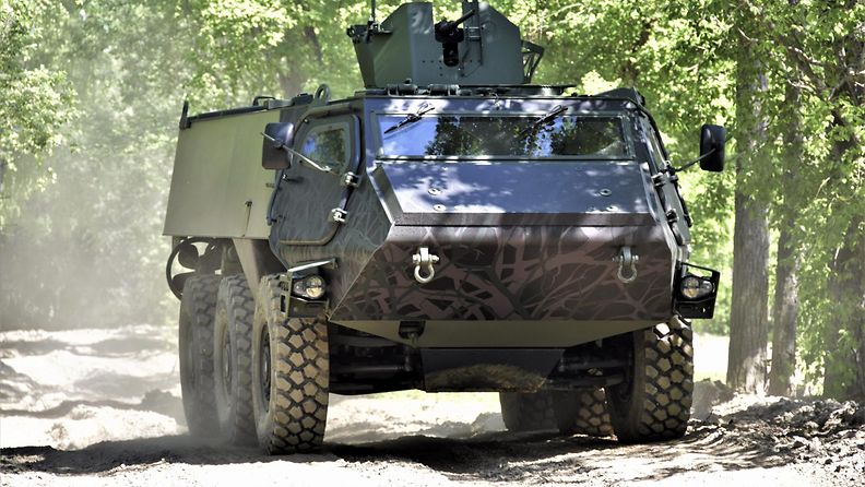LK 29.10.2021 Suomi, Latvia ja Patria Land Oy ovat allekirjoittaneet tuotekehityssopimuksen yhteisen panssaroidun ajoneuvojärjestelmän luomisesta.