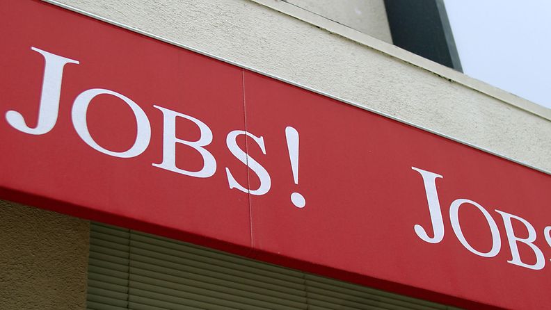 Jobs!-teksti seinässä.