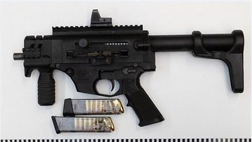 Espanjassa asuneen suomalaismiehen epäillään toimineen välikätenä huumausainekaupan lisäksi 3D-tulostetun aseen myymisessä. Kuvassa kyseinen itselataava kertatuliase.