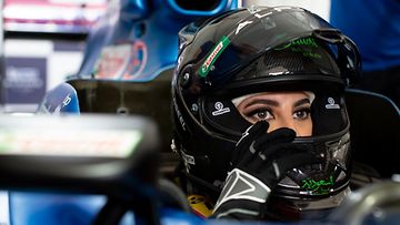 BWT Alpine F1 Team breaks new ground as Aseel Al Hamad and Abbi Pulling become first-ever women to drive F1 cars in Saudi Arabia (1)
