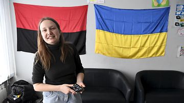 LK 4.5.2022 29-vuotias sotaveteraani Kateryna Pryimak Kiovassa 20. huhtikuuta 2022. Pryimak johtaa Veteranka- järjestöä, joka ennen helmikuun hyökkäystä työskenteli edistääkseen naissotilaiden asemaa Ukrainan armeijassa.