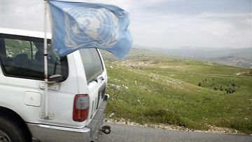 LK UNIFILIN auto tien päällä Etelä-Libanonissa huhtikuussa 2007