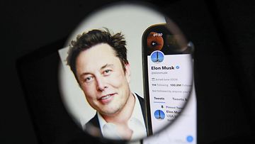 Elon Musk ja Twitter-tili AOP