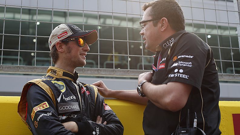 Romain Grosjean ja Lotuksen tallipäällikkö Eric Boullier.