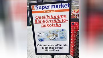 Helsinkiläisessä K-Supermarket Vuosaaressa on päätetty ryhtyä energiasäästötalkoisiin muun muassa sammuttamalla sähköt alkoholijuomakaapeista.