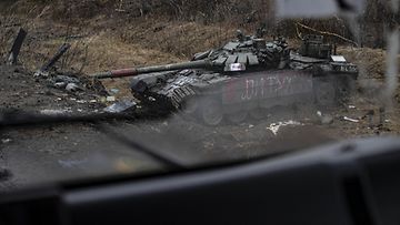 Panssarivaunu ikkunan läpi katsottuna Ukrainassa syyskuussa.