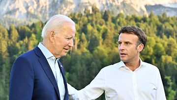 Joe Biden ja Emmanuel Macron AOP