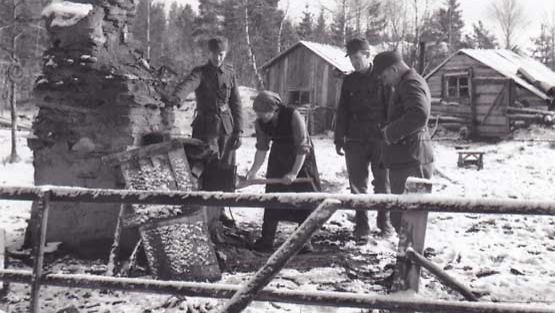 Syyskuun 1941 tuhohyökkäyksen jälkeistä siviilien elämää sodan keskellä Kuoskunkylässä.