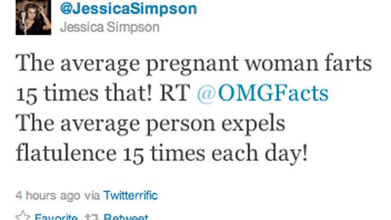 Raskaana oleva  laulaja Jessica Simpson möläyttelee myös sosiaalisessa mediassa.