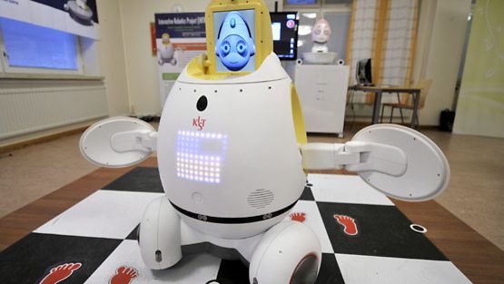 Silbot-robotti osaa myös tanssia ja laulaa.