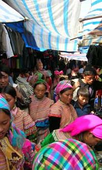 Pohjois-Vietnamin Sapa-kaupungissa voi tutustua etnisiin kansoihin.